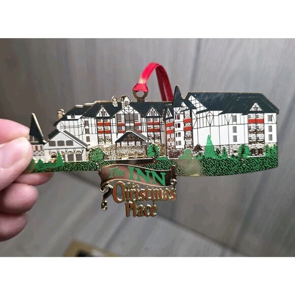 Charleston, SC ChemArt Horse drawn Carriage The Inn Christmas Place Ornament - Picture 3 of 15